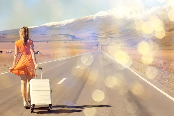 Sexy Girl Dress Suitcase Highway Summer Travel Freedom Woman Tourist — Stock Photo, Image