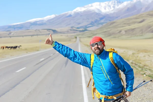 Caminhante Com Mochila Estrada Carona Viagem Atividade Viagem — Fotografia de Stock