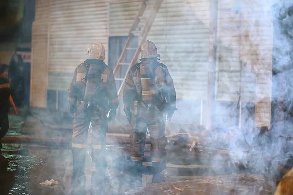 Wolonia Rosja Września Nocny Pożar Mieście Widok Ludźmi Dramatyczna Tragedia — Zdjęcie stockowe