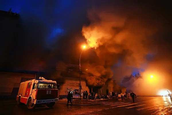 Vologda Oroszország Szeptember Fire Red Truck Night City Fire Smoke — Stock Fotó