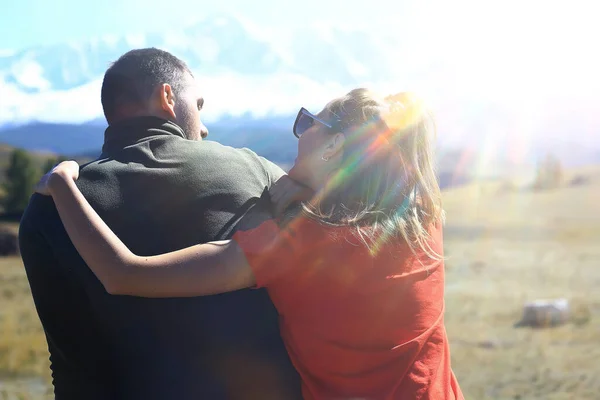 Pareja Viajes Montañas Viaje Naturaleza Ver Hombre Mujer Actividades Aire — Foto de Stock