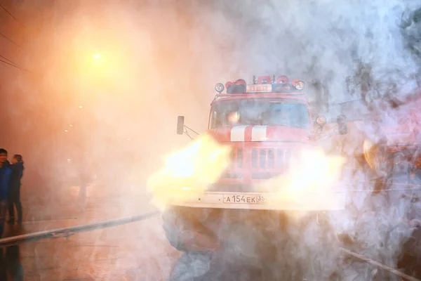 Vologda Oroszország Szeptember Fire Red Truck Night City Fire Smoke — Stock Fotó