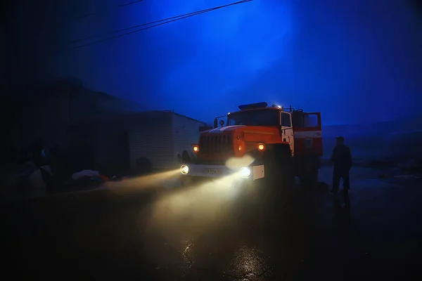 Vologda Russia September Φωτιά Κόκκινο Φορτηγό Νύχτα Της Πόλης Φωτιά — Φωτογραφία Αρχείου