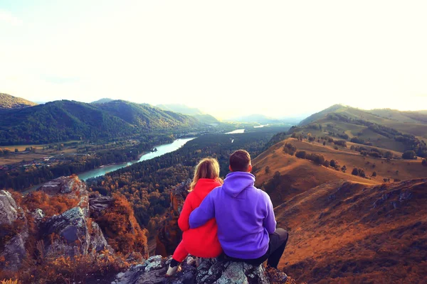 Casal Outono Altai Amantes Montanhas Aventuras Ativas Viagens Turismo Feliz — Fotografia de Stock