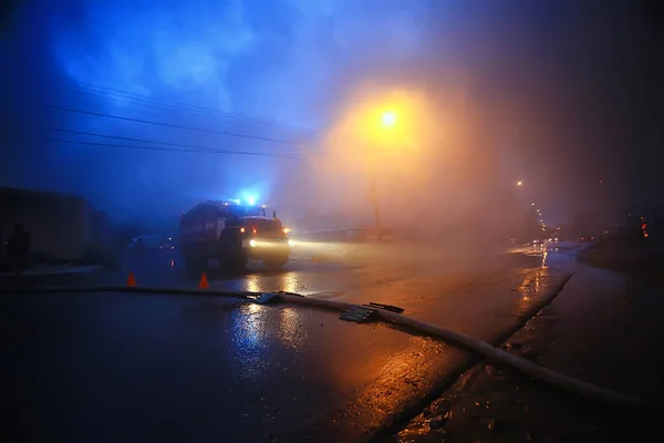 Vologda Rússia Setembro Fogo Caminhão Vermelho Noite Cidade Fogo Fumaça — Fotografia de Stock