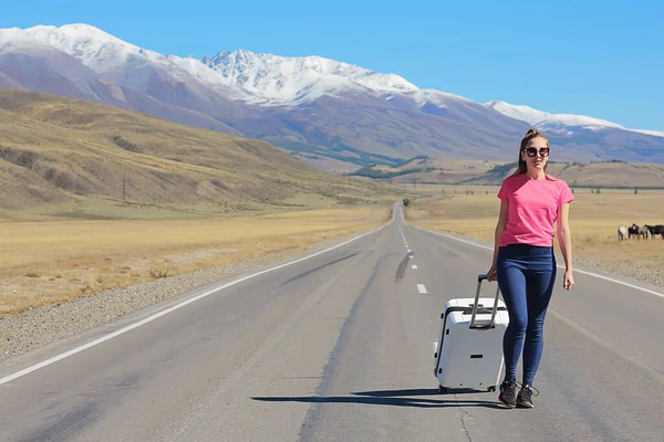 Ragazza Sexy Con Valigia Autostrada Libertà Viaggio Estiva Turista Donna — Foto Stock