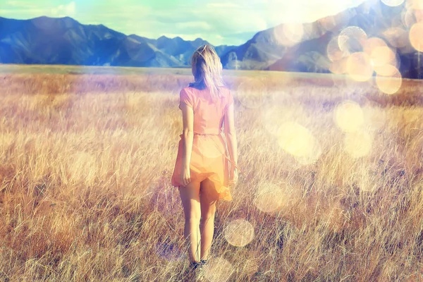 Girl Field Mountains Dress Freedom Eco Friendly Summer Landscape Active — Stock Photo, Image