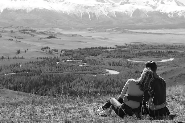 夫婦旅行山旅行自然景観男と女野外活動 — ストック写真