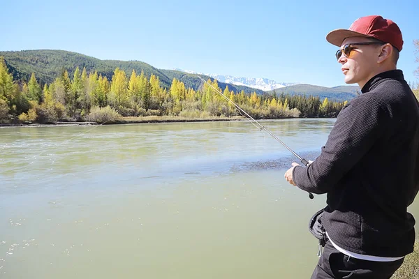 Homem Montanhas Com Espírito Meditação Viajar Natureza Atividades Livre — Fotografia de Stock