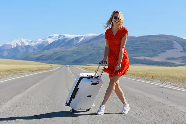 Sexy Girl Dress Suitcase Highway Summer Travel Freedom Woman Tourist — Stock Photo, Image