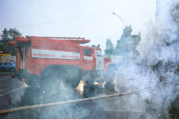 Vologda Russia September Φωτιά Κόκκινο Φορτηγό Νύχτα Της Πόλης Φωτιά — Φωτογραφία Αρχείου