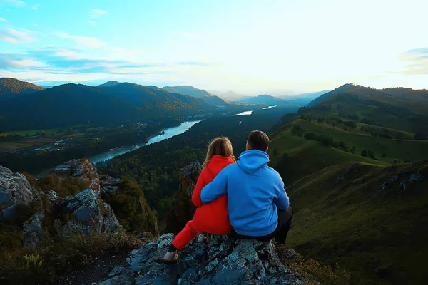Couple Automne Altaï Amoureux Montagnes Aventures Actives Voyage Tourisme Heureux — Photo