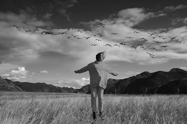 Person Flying Birds Freedom Mountains Winner Vacation Concept Nature Outdoor — Stock Photo, Image