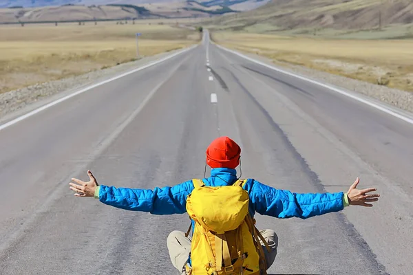 Yol Meditasyon Seyahati Adam Oturmuş Meditasyon Yapıyor Özgürlük — Stok fotoğraf