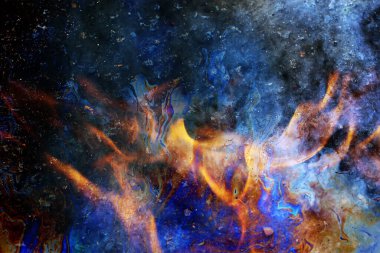 Arka planda petrol sızıntısı yanan ateş, kirlilik ekolojisi zehirli yakıt