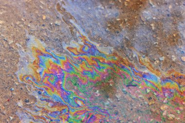 Petrol sızıntısı kara fon ekoloji felaketi, doğa endüstriyel kirlilik, zehirli su soyutlanması