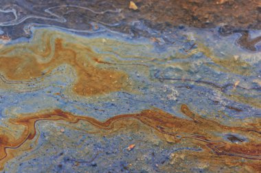 çok renkli benekli benzin soyut arka plan, su üzerindeki soyut petrol sızıntısı