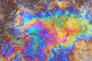 çok renkli benekli benzin soyut arka plan, su üzerindeki soyut petrol sızıntısı