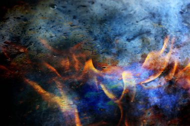 Arka planda petrol sızıntısı yanan ateş, kirlilik ekolojisi zehirli yakıt