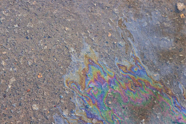 Pöl Bensin Bakgrund Våt Olja Flerfärgad Regnbåge Förorening Spill — Stockfoto
