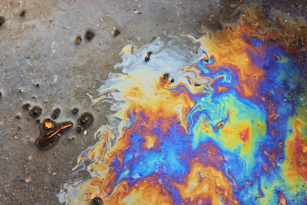 Verschüttetes Benzin Regenbogen Hintergrund Industrielle Gefahr Austretende Umweltverschmutzung Abstrakte Textur — Stockfoto