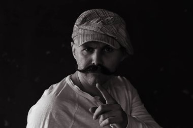 hippi adam uzun bıyık stili yüz klasik berber dükkanı modası