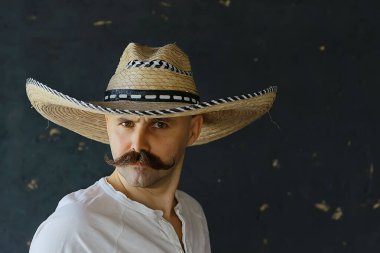 Klasik bıyıklı sambrero şapkası, Meksika maço şapkası.