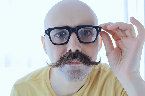 Grande Vintage Bigode Homem Óculos Homem Retrato Olhar Incomum — Fotografia de Stock