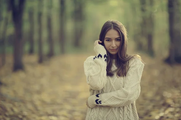 Triest Meisje Herfst Park Stress Eenzaamheid Jong Persoon Vrouwelijk — Stockfoto