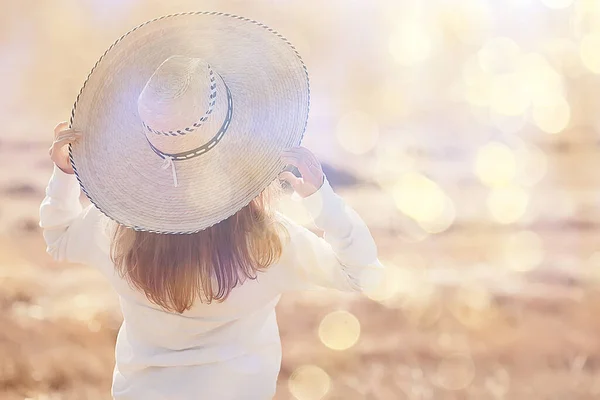 Chica Campo Paja Sombrero Verano Look Libertad Campo Felicidad Retrato — Foto de Stock