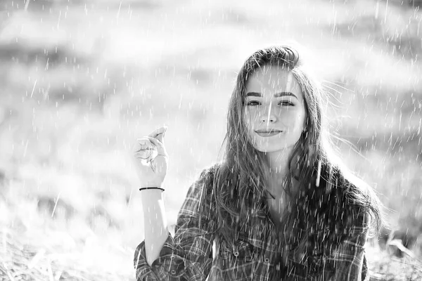 Happy Young Girl Portrait Summer Rain Country Style — стоковое фото