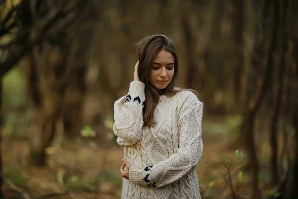 Ragazza Triste Nel Parco Autunnale Stress Solitudine Giovane Donna — Foto Stock