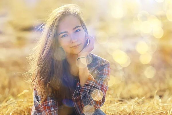 Sommer Sonnig Porträt Eines Glücklichen Mädchens Weibliches Glück Sonne Blendung — Stockfoto