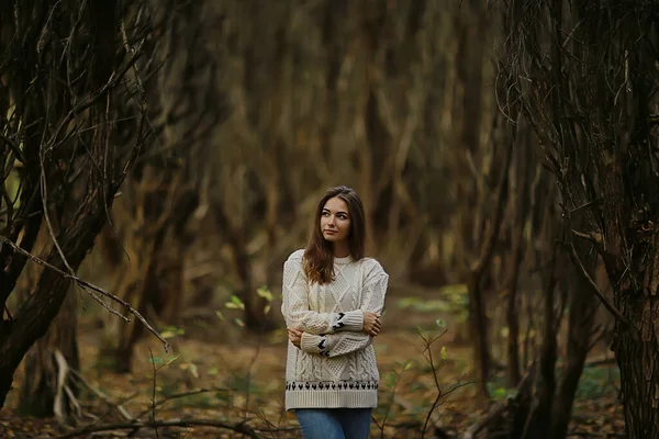 Chica Triste Parque Otoño Estrés Soledad Joven Mujer — Foto de Stock