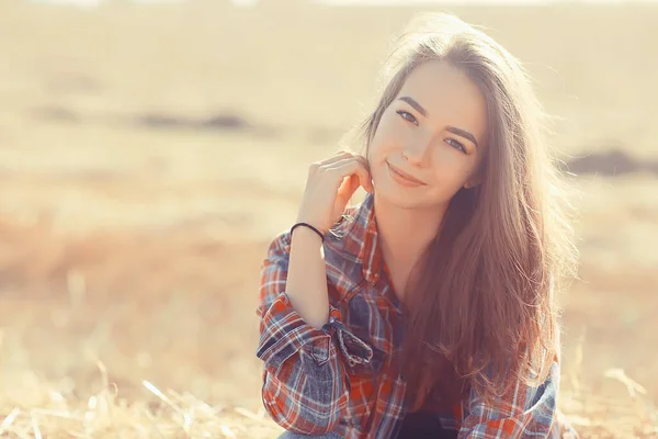 Model Girl Country Shirt Cage Field Straw Young Summer Landscape — Stock Photo, Image