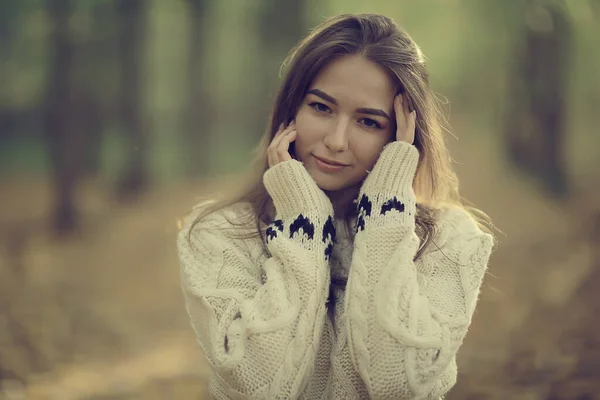 Suéter Niña Otoño Estilo Vida Punto Parque Aspecto Atractivo — Foto de Stock