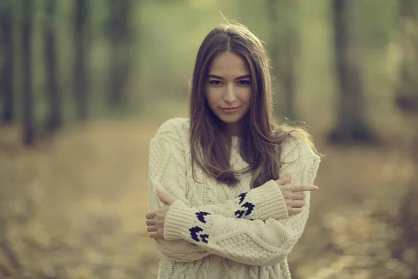 Autunno Ragazza Maglione Maglia Stile Stile Vita Parco Aspetto Attraente — Foto Stock