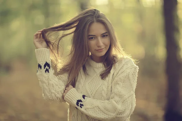 Outono Parque Feminino Passeio Frio Estilo Vida Livre Setembro Estilo — Fotografia de Stock