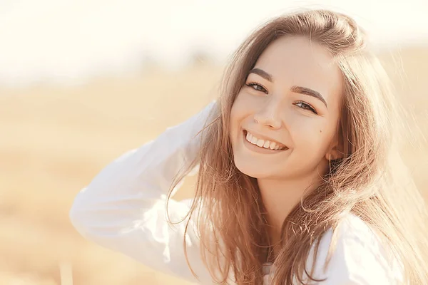 Romantic Young Model Summer Field Nature Field Happiness Sun Landscape — Stock Photo, Image