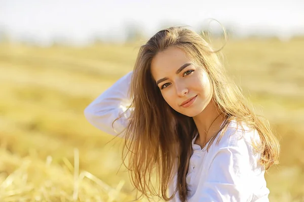 Girl Summer Tenderness White Shirt Field Happiness Freedom Look Woman — Stock Photo, Image