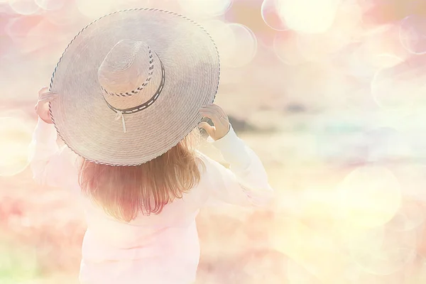 Chica Campo Paja Sombrero Verano Look Libertad Campo Felicidad Retrato — Foto de Stock