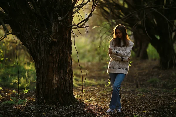 Chica Triste Parque Otoño Estrés Soledad Joven Mujer — Foto de Stock