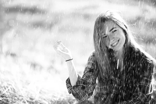 Happy Young Girl Portrait Summer Rain Country Style — стоковое фото