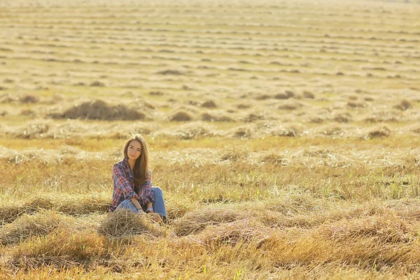 Model Girl Country Shirt Cage Field Straw Young Summer Landscape — Stock Photo, Image