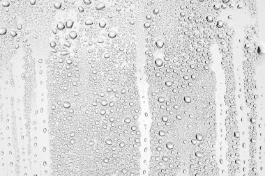 beyaz arkaplan suyu cam üzerine düşer, soyut tasarım duvar kağıdını kaplar