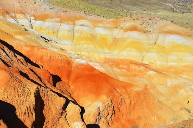 çok renkli dağlar, jeolojik yapı arka plan, minerallerin çok renkli yatakları, manzara