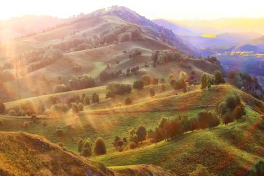 Altai dağ manzarası, panorama sonbahar manzarası arka plan, sonbahar doğa manzarası