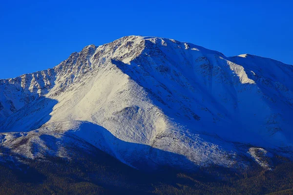 Mountains Snowy Peaks Background Landscape View Winter Nature Peaks — Stock Photo, Image