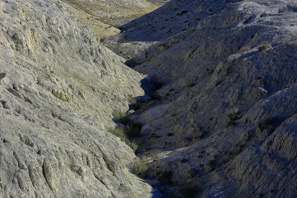 多色の山 地質学的テクスチャの背景 鉱物の多色堆積物 — ストック写真