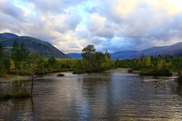 Otoño Taiga Bosque Paisaje Naturaleza Vista Caer Las Montañas —  Fotos de Stock